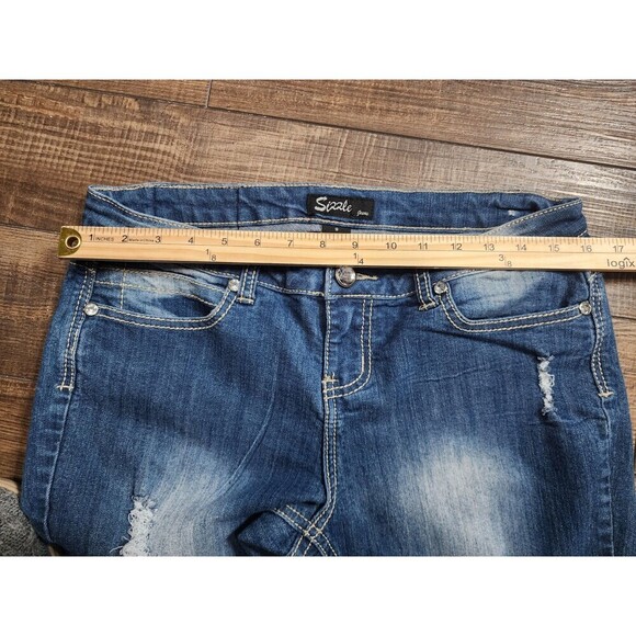 Sizzle Brand Jeans Capri Embellished Back Pockets Medium Washed  Size 9 BLING - Picture 6 of 7